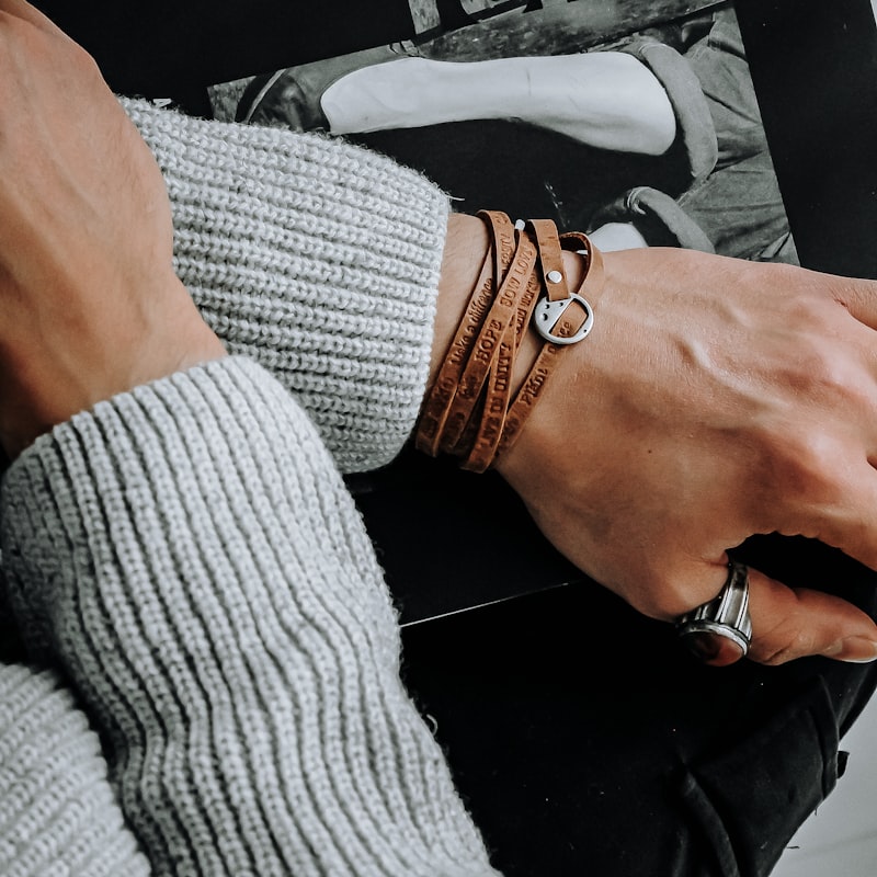 Pulsera Cuero Trenzado Cierre Magnético